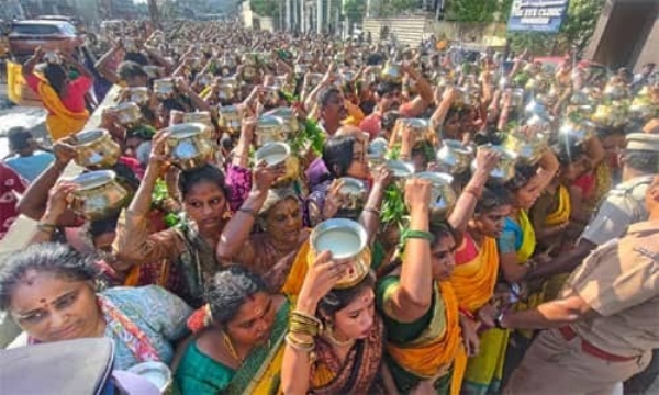 பால்குடம் பால்குடம்