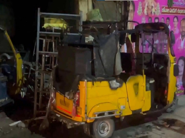 Auto-rickshaw set on fire in Hyderabad