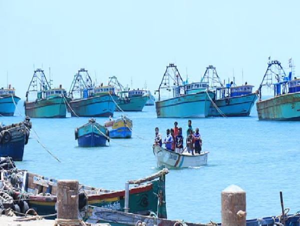 Ban on Mandapam fishermen due to rough seas Ban on Mandapam fishermen due to rough seas