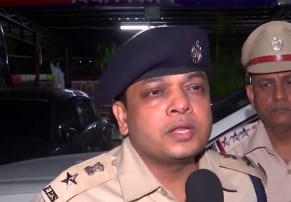 டெல்லி அருகே துப்பாக்கிச் சண்டை - டில்லு கும்பலைச் சேர்ந்த இருவர் கைது டெல்லி அருகே துப்பாக்கிச் சண்டை - டில்லு கும்பலைச் சேர்ந்த இருவர் கைது