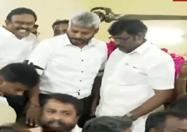 சுதந்திரப் போராட்ட வீரர் ஒண்டிவீரனின் நினைவு நாள் - நெல்லையில் அமைச்சர்கள் மரியாதை சுதந்திரப் போராட்ட வீரர் ஒண்டிவீரனின் நினைவு நாள் - நெல்லையில் அமைச்சர்கள் மரியாதை