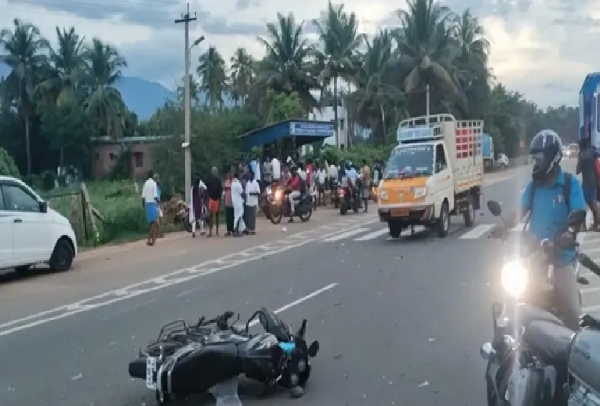 Head-on collision involving three two-wheelers