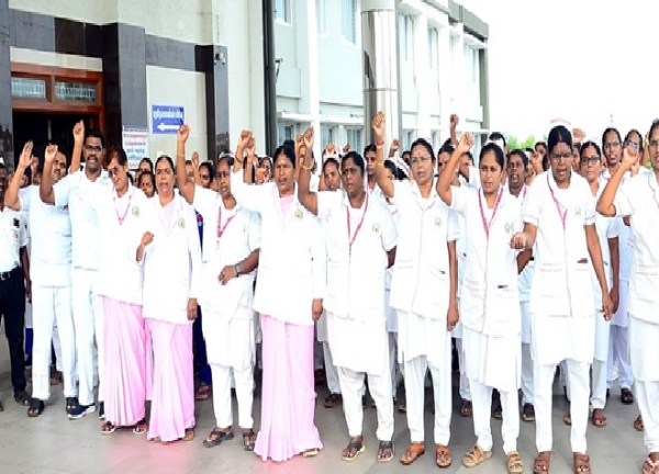 Pudukottai Government Medical College Hospital nurses protest Pudukottai Government Medical College Hospital nurses protest