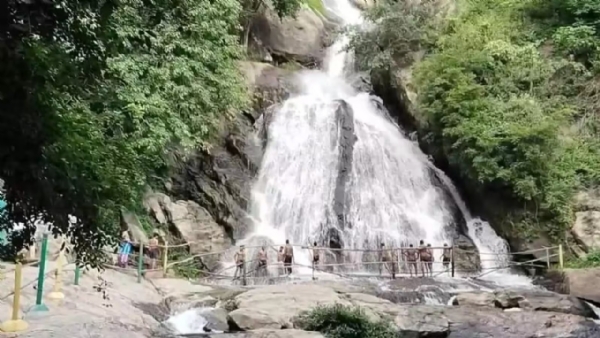 Sudden flash flood at Kavi Falls Sudden flash flood at Kavi Falls