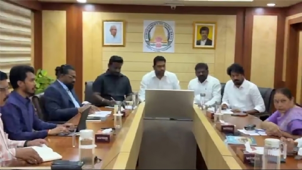 நேபாள வெள்ளத்தில் சிக்கிய தமிழர்கள்  85 பேரை தேடும் பணி தீவிரம் - தமிழக அமைச்சர்கள் அவசர ஆலோசனை