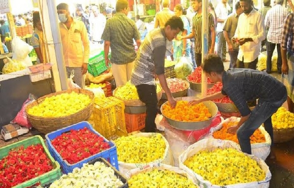 Flower prices rise at the Dindigul flower market
