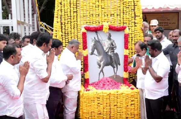Tribute paid to the statue of Dheeran Chinnamalai