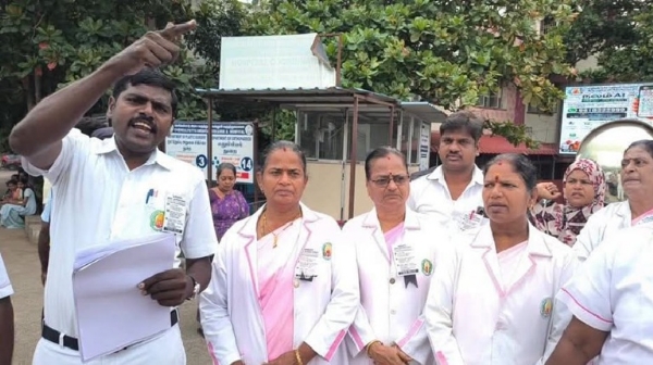 Nurses stage protest wearing black badges