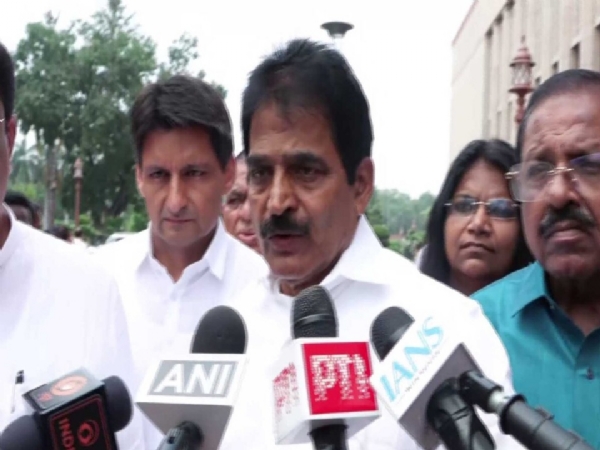 ராமர் கோவில் நன்கொடை மோசடி குறித்து மக்களவையில் விவாதிக்க வேண்டும் - கே.சி. வேணுகோபால் ஒத்திவைப்பு தீர்மான நோட்டீஸ் தாக்கல் ராமர் கோவில் நன்கொடை மோசடி குறித்து மக்களவையில் விவாதிக்க வேண்டும் - கே.சி. வேணுகோபால் ஒத்திவைப்பு தீர்மான நோட்டீஸ் தாக்கல்
