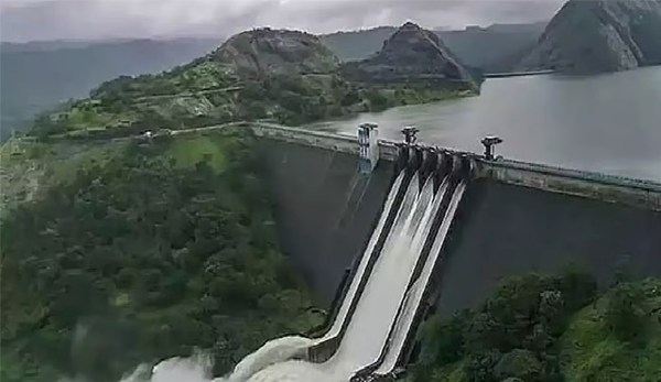 Mullaperiyar Dam water level rises to 142 feet. Mullaperiyar Dam water level rises to 142 feet.