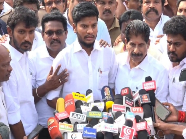 பேசும்போது பேசும்போது