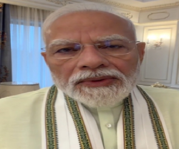 அத்தியாவசியத்துக்கு அதிகமாகத் தங்கம் வாங்குவதையும் தவிர்க்க வேண்டும் - பிரதமர் மோடி வேண்டுகோள்