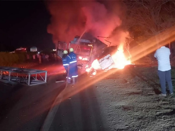 Vehicle catches fire; 200 goats and the driver perish. Vehicle catches fire; 200 goats and the driver perish.
