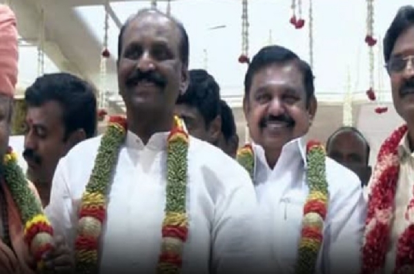 தனிப்பட்ட முறையில் எளிய மனிதர் எடப்பாடி பழனிசாமி - கவிஞர் வைரமுத்து புகழாரம்