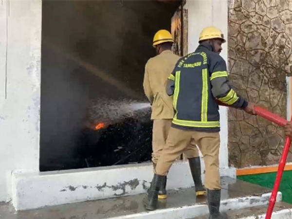 தூத்துக்குடி இந்திய உணவுக் கழக கிடங்கில் பயங்கர தீ விபத்து தூத்துக்குடி இந்திய உணவுக் கழக கிடங்கில் பயங்கர தீ விபத்து