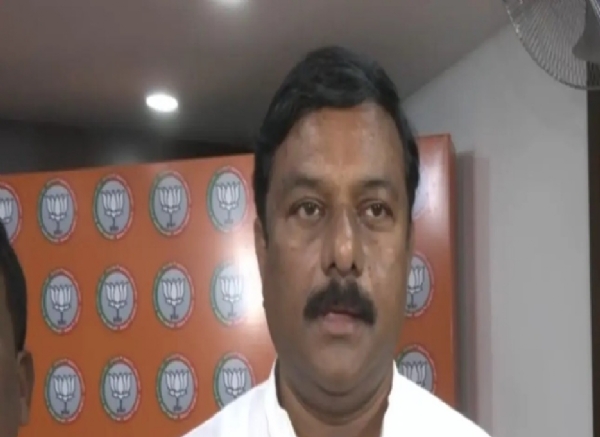ஹைட்ரா இடிப்பு நடவடிக்கையில் தெலங்கானா அரசு இரட்டை நிலைப்பாடு - பாஜக எம்எல்ஏ அல்லெட்டி மகேஷ்வர் ரெட்டி குற்றச்சாட்டு ஹைட்ரா இடிப்பு நடவடிக்கையில் தெலங்கானா அரசு இரட்டை நிலைப்பாடு - பாஜக எம்எல்ஏ அல்லெட்டி மகேஷ்வர் ரெட்டி குற்றச்சாட்டு