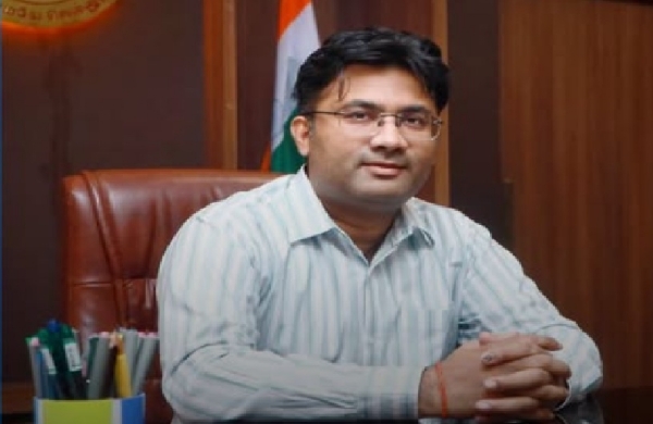 மீனாட்சி அம்மன் கோயில் மகா கும்பாபிஷேகம் மதுரை மாவட்டத்திற்கு நாளை உள்ளூர் விடுமுறை அறிவிப்பு மீனாட்சி அம்மன் கோயில் மகா கும்பாபிஷேகம் மதுரை மாவட்டத்திற்கு நாளை உள்ளூர் விடுமுறை அறிவிப்பு