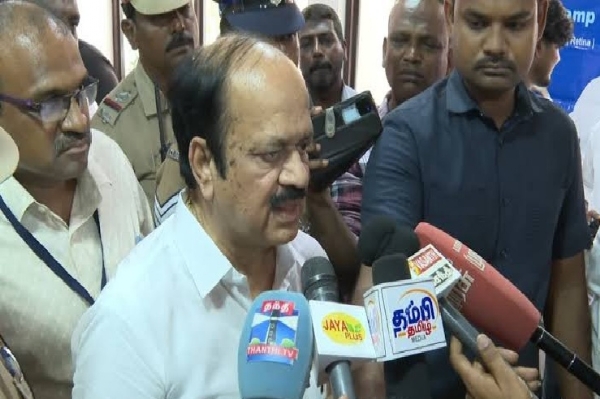 முகாந்திரம் இல்லாமல் எந்த சோதனையும் நடைபெறாது - அன்பில் மகேஷ் வீட்டு சோதனை குறித்து சபாநாயகர் ஜே.சி.டி. பிரபாகர் பேட்டி முகாந்திரம் இல்லாமல் எந்த சோதனையும் நடைபெறாது - அன்பில் மகேஷ் வீட்டு சோதனை குறித்து சபாநாயகர் ஜே.சி.டி. பிரபாகர் பேட்டி