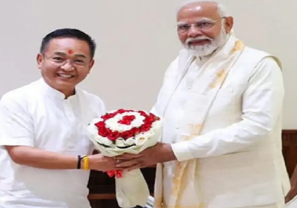 பிரதமர் மோடிக்கு சிக்கிம் முதல்வர் பிறந்தநாள் வாழ்த்து - வடகிழக்கு வளர்ச்சிக்கான ஆதரவுக்கு பாராட்டு பிரதமர் மோடிக்கு சிக்கிம் முதல்வர் பிறந்தநாள் வாழ்த்து - வடகிழக்கு வளர்ச்சிக்கான ஆதரவுக்கு பாராட்டு