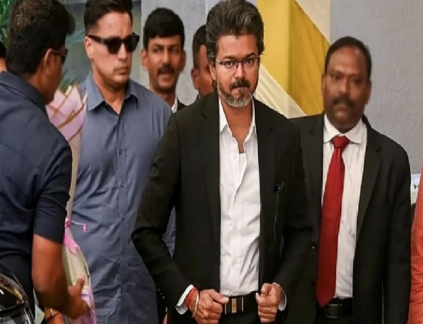 லண்டன் பயணத்தை நிறைவு செய்து சென்னை திரும்பினார் முதல்வர் விஜய் லண்டன் பயணத்தை நிறைவு செய்து சென்னை திரும்பினார் முதல்வர் விஜய்