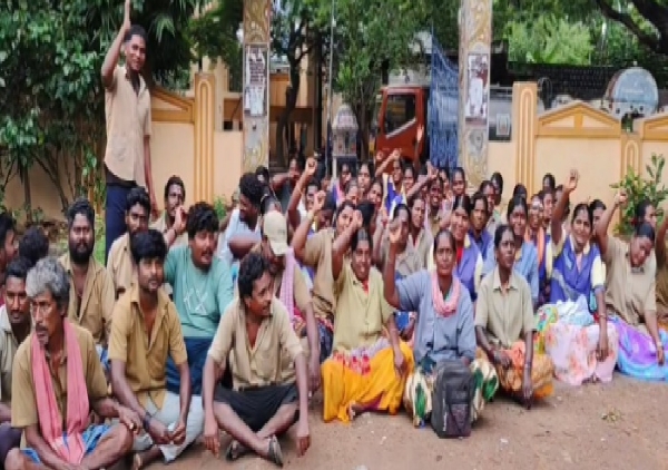 Contract sanitation workers stage a sudden sit-in protest in Ulundurpet Municipality. Contract sanitation workers stage a sudden sit-in protest in Ulundurpet Municipality.