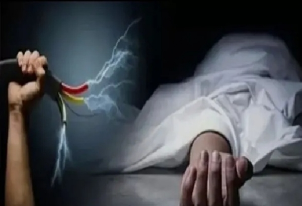 Youth dies of electrocution while removing a banner Youth dies of electrocution while removing a banner
