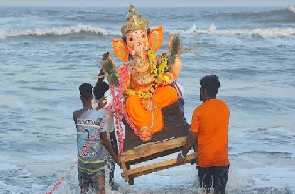 சென்னையில் இன்று பிரம்மாண்ட விநாயகர் சிலை ஊர்வலம் - நான்கு கடற்கரைகளில் கரைக்க அனுமதி