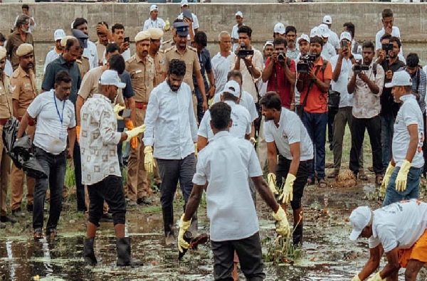 வைகை ஆற்றை மீட்கும் பணியில் களமிறங்கிய வீ த லீடர்ஸ் - நிறுவனர் அண்ணாமலை தலைமையில் தீவிர தூய்மைப் பணி வைகை ஆற்றை மீட்கும் பணியில் களமிறங்கிய வீ த லீடர்ஸ் - நிறுவனர் அண்ணாமலை தலைமையில் தீவிர தூய்மைப் பணி