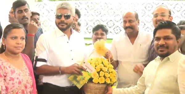 தண்டையார்பேட்டையில் புதிய ஐ.ஓ.சி. பேருந்து முனையம் திறப்பு - அமைச்சர்கள் பார்த்திபன், மரிய வில்சன் பங்கேற்பு தண்டையார்பேட்டையில் புதிய ஐ.ஓ.சி. பேருந்து முனையம் திறப்பு - அமைச்சர்கள் பார்த்திபன், மரிய வில்சன் பங்கேற்பு