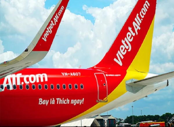 Vietnamese passenger plane makes emergency landing