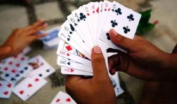 Seoni: Kotwali police raid gambling den
