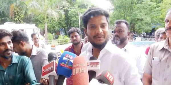 கோயில்களில் கர்ப்பிணிகள், முதியோர், மாற்றுத்திறனாளிகளுக்கு செல்போன் கொண்டு செல்ல விலக்கு - அமைச்சர் ரமேஷ் அறிவிப்பு