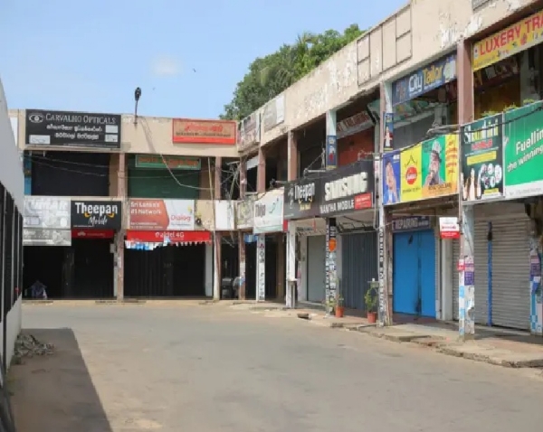 புதுக்கோட்டை அருகே 9 கடைகள் தீக்கிரை - அரசு நிவாரணம் கோரி இன்று முழு கடையடைப்பு போராட்டம் புதுக்கோட்டை அருகே 9 கடைகள் தீக்கிரை - அரசு நிவாரணம் கோரி இன்று முழு கடையடைப்பு போராட்டம்