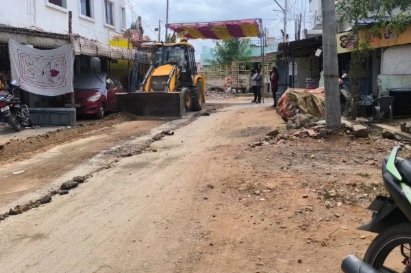 வாணியம்பாடியில் ஆக்கிரமிப்பு அகற்றம் -நீர்வழிப்பாதையை முழுமையாக மீட்க கோரிக்கை வாணியம்பாடியில் ஆக்கிரமிப்பு அகற்றம் -நீர்வழிப்பாதையை முழுமையாக மீட்க கோரிக்கை