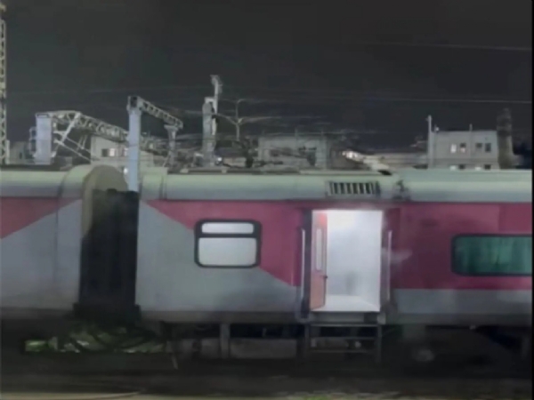 Major fire breaks out in an empty train coach