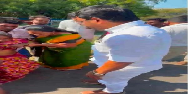 சாலையில் மயங்கிக் கிடந்த பெண்ணை தனது சொந்த காரில் அழைத்துச் சென்று மருத்துவமனையில் அனுமதித்தார் - அமைச்சர் சம்பத்!
