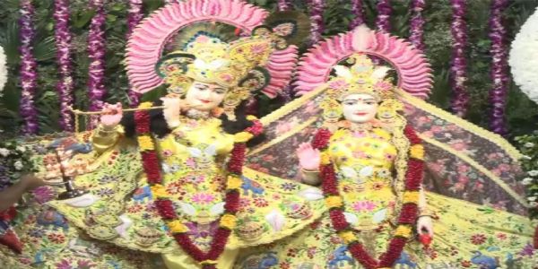 ஜென்மாஷ்டமியை முன்னிட்டு நாடு முழுவதும் கோயில்களில் பக்தர்கள் குவிந்து மங்கள ஆரத்தி வழிபாடு