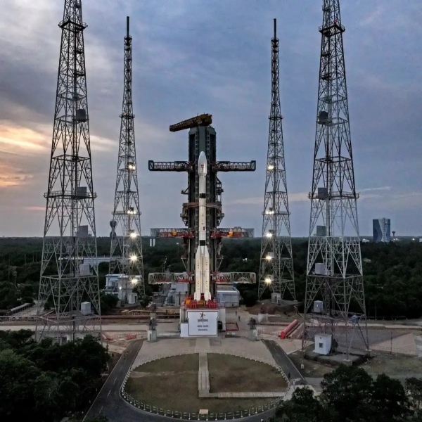 ஜிசாட்-1A செயற்கைக்கோளுடன் விண்ணில் பாய்ந்தது ஜிஎஸ்எல்வி எஃப்-17 ஜிசாட்-1A செயற்கைக்கோளுடன் விண்ணில் பாய்ந்தது ஜிஎஸ்எல்வி எஃப்-17