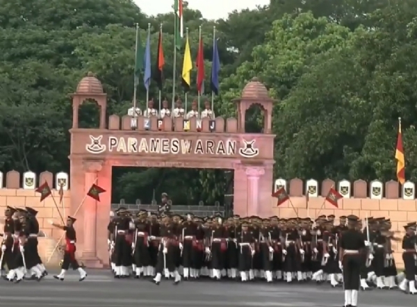 சென்னை பரங்கிமலையில் ராணுவ அதிகாரிகள் பயிற்சி நிறைவு விழா கோலாகலம் - 300-க்கும் மேற்பட்டோர் அணிவகுப்பு சென்னை பரங்கிமலையில் ராணுவ அதிகாரிகள் பயிற்சி நிறைவு விழா கோலாகலம் - 300-க்கும் மேற்பட்டோர் அணிவகுப்பு