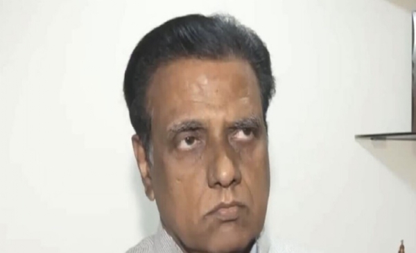 Telangana BJP condemns Chief Minister Revanth Reddy for comparing Owaisi to Modi. Telangana BJP condemns Chief Minister Revanth Reddy for comparing Owaisi to Modi.