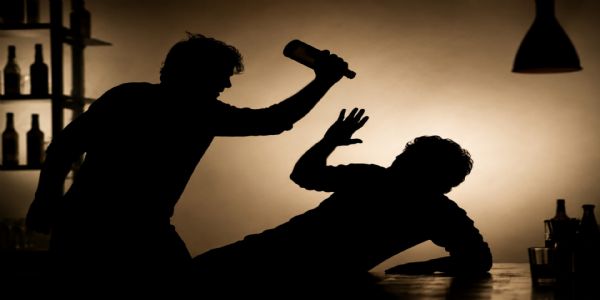 அம்பத்தூரில் பார் ஊழியர் பாட்டிலால் அடித்துக் கொலை - பார் சுத்தம் செய்வது தொடர்பாக ஏற்பட்ட தகராறில் விபரீதம்