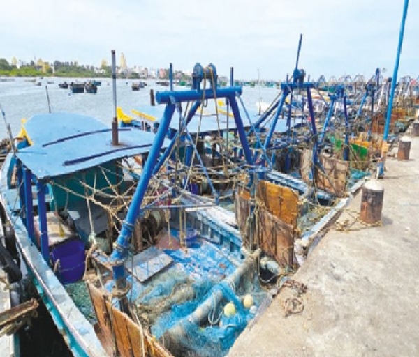 Fishing permits for traditional boat fishermen in the Rameswaram Fishing permits for traditional boat fishermen in the Rameswaram
