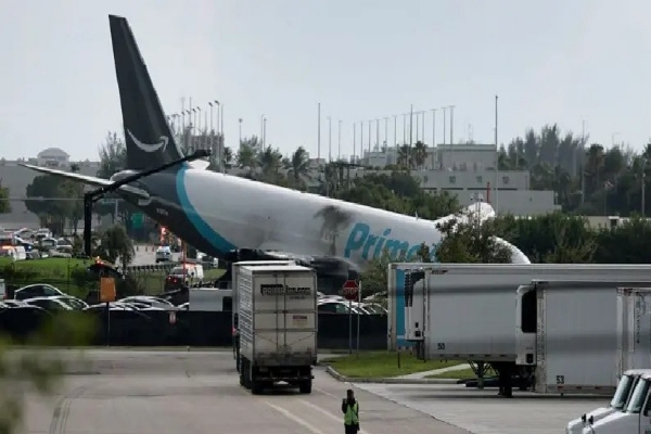 Amazon cargo plane crash at Miami airport – 5 dead. Amazon cargo plane crash at Miami airport – 5 dead.