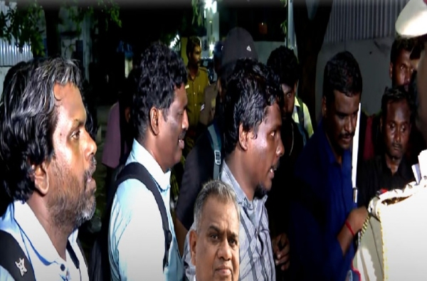 கொட்டும் மழையில் நனைந்தபடி பார்வை மாற்றுத்திறனாளிகள் போராட்டம்