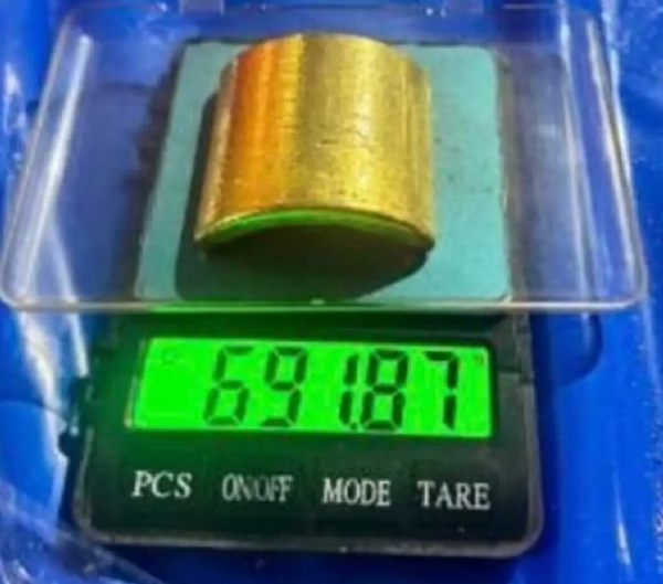 மகாராஷ்டிராவில் ரூ.1.10 கோடி மதிப்பிலான தங்கம் பறிமுதல் - சீனர் உட்பட 2 பேர் கைது